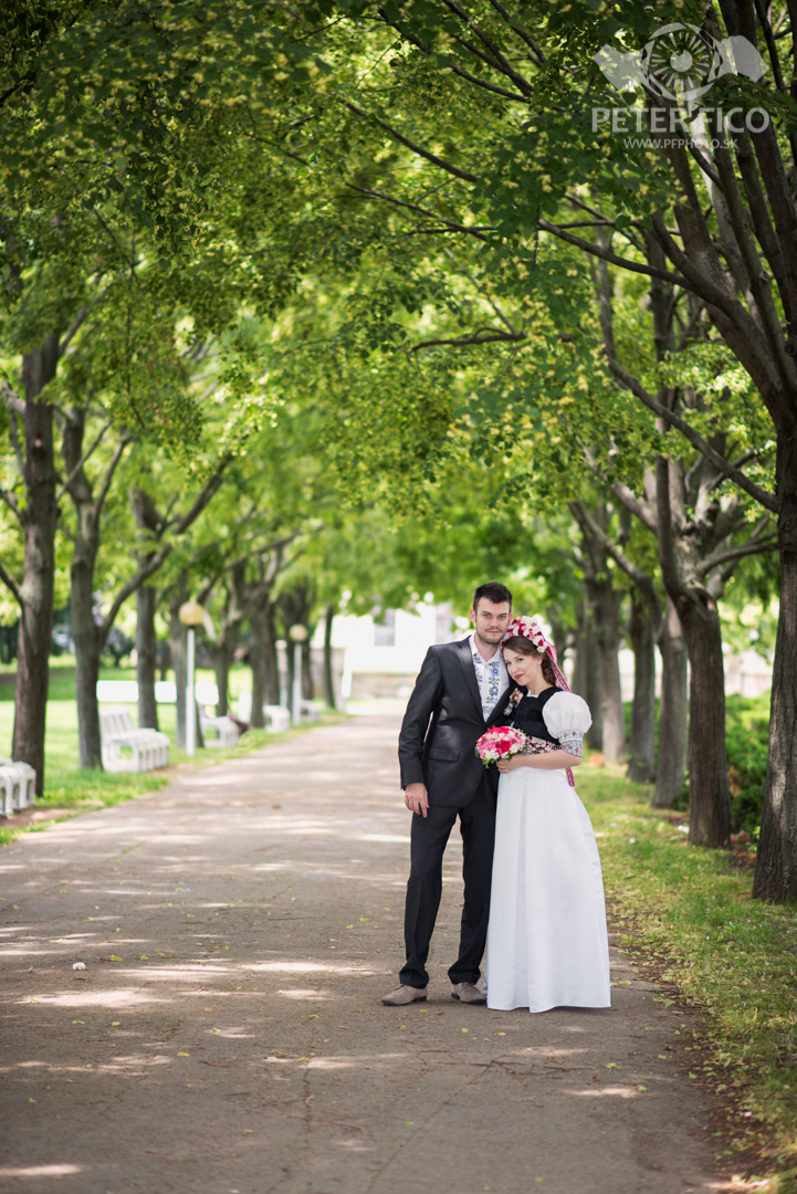 Krásne stradičné vadobné fotky sv Bratislave Peter Fico svadobný fotograf