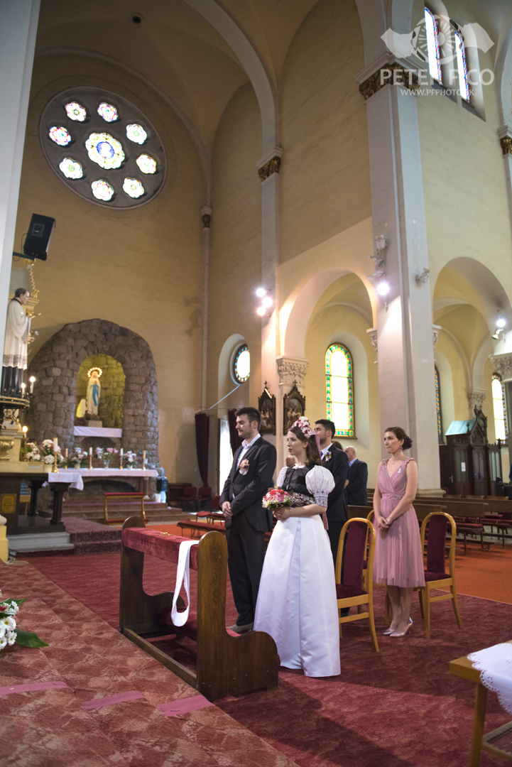 Krásne tradičné svadobné fotky v Bratislave. Peter Fico svadobný fotograf