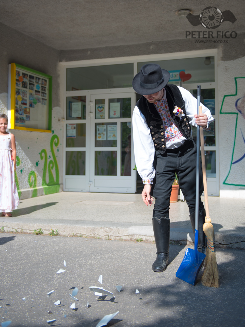 Krásne tradičné svadobné fotky v Bratislave. Peter Fico svadobný fotograf
