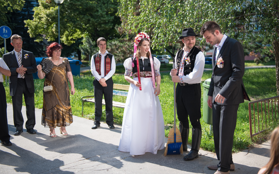 Krásne tradičné svadobné fotky v Bratislave. Peter Fico svadobný fotograf