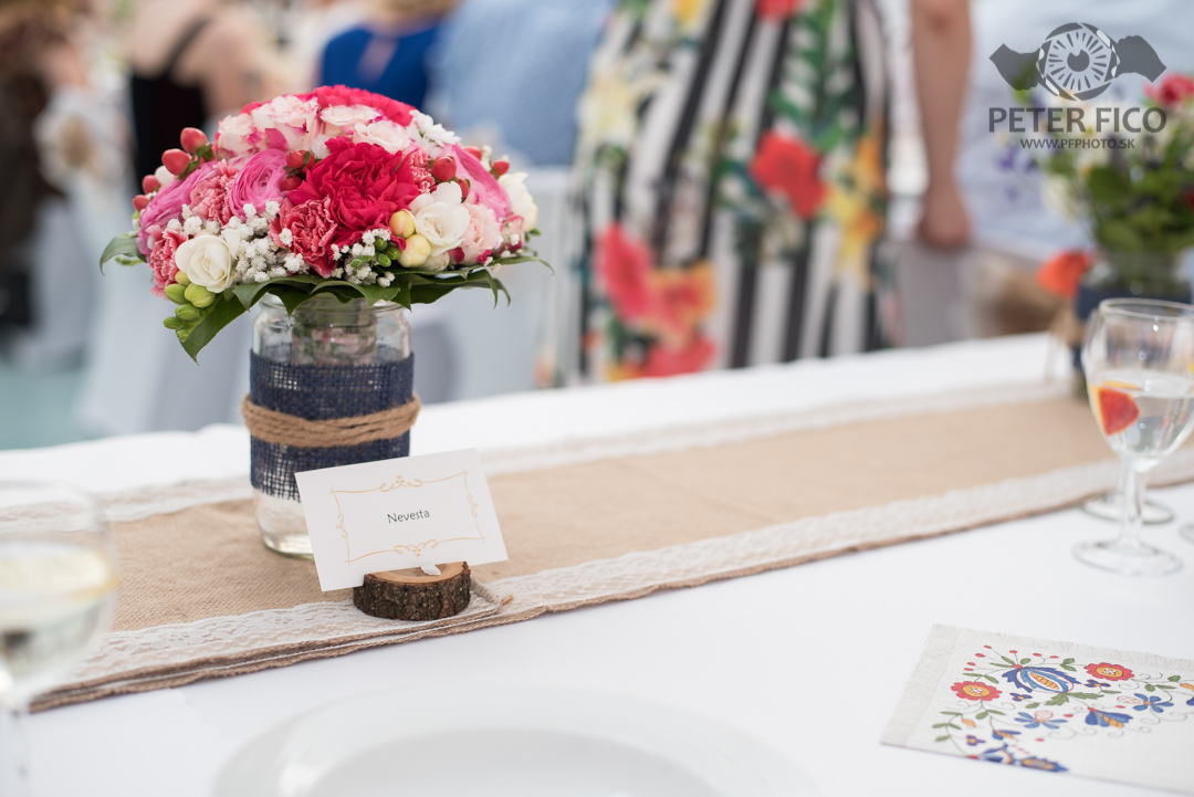 Krásne tradičné svadobné fotky v Bratislave. Peter Fico svadobný fotograf