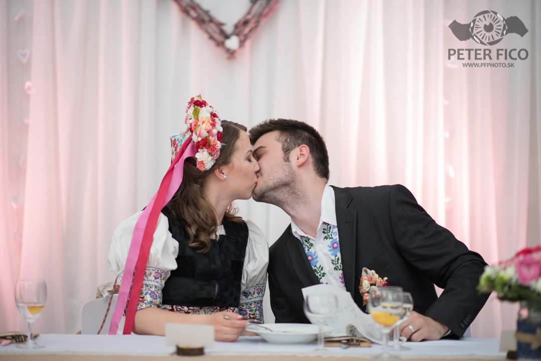 Krásne tradičné svadobné fotky v Bratislave. Peter Fico svadobný fotograf