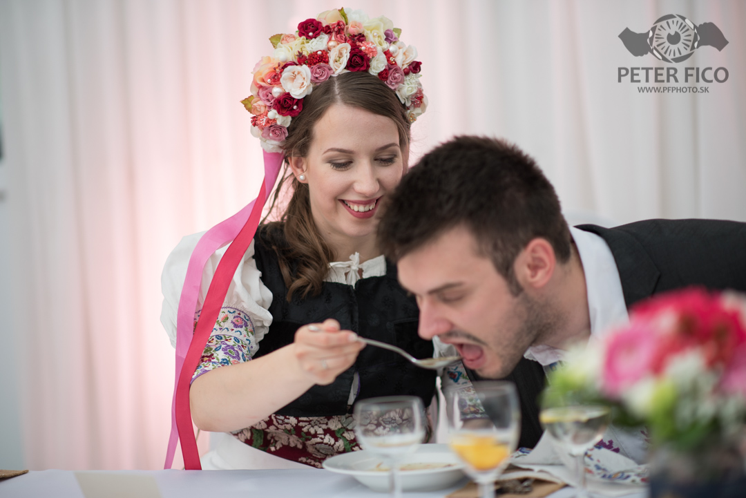 Krásne tradičné svadobné fotky v Bratislave. Peter Fico svadobný fotograf