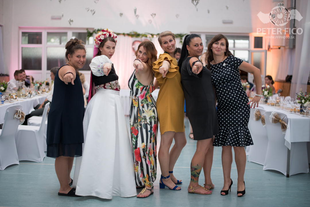 Krásne tradičné svadobné fotky v Bratislave. Peter Fico svadobný fotograf