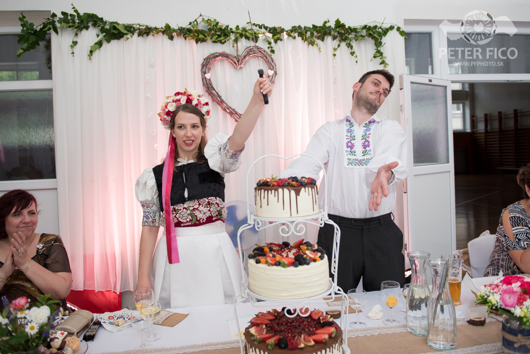 Krásne tradičné svadobné fotky v Bratislave. Peter Fico svadobný fotograf
