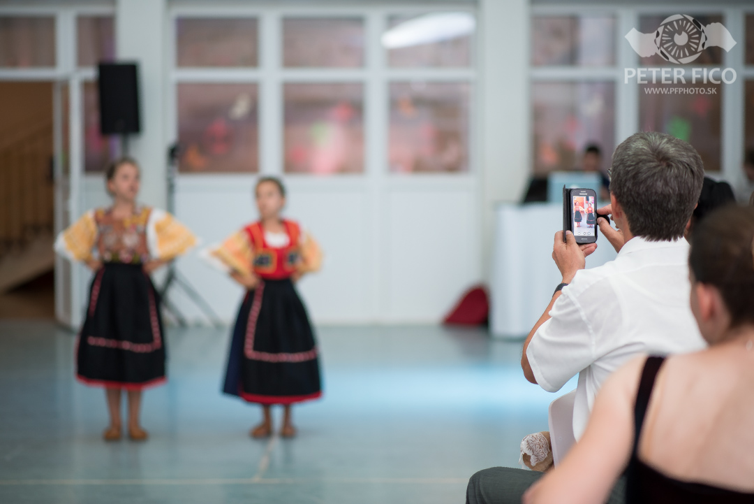Krásne tradičné svadobné fotky v Bratislave. Peter Fico svadobný fotograf