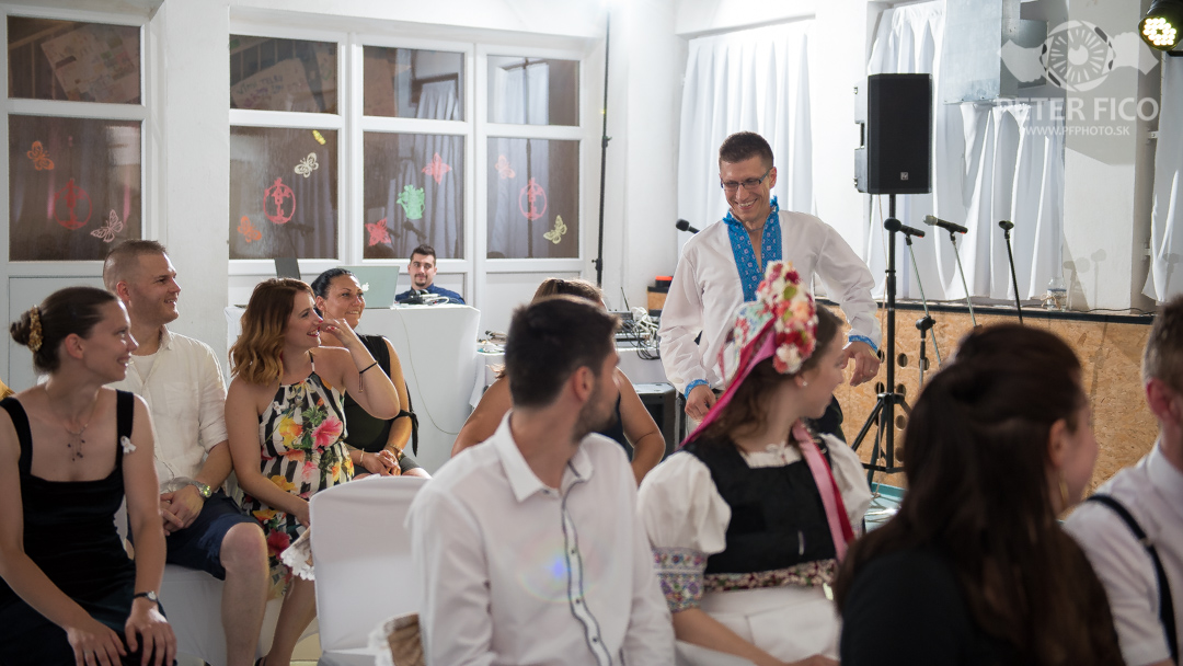 Krásne tradičné svadobné fotky v Bratislave. Peter Fico svadobný fotograf