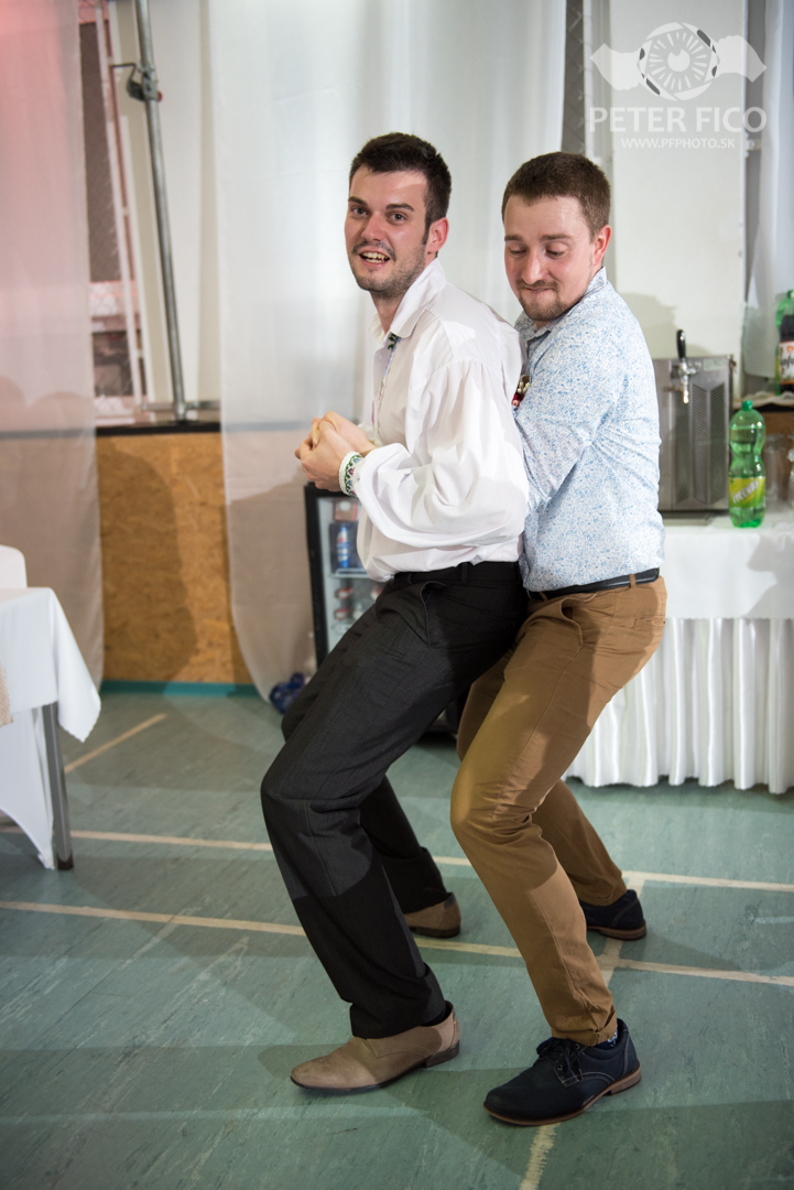 Krásne tradičné svadobné fotky v Bratislave. Peter Fico svadobný fotograf