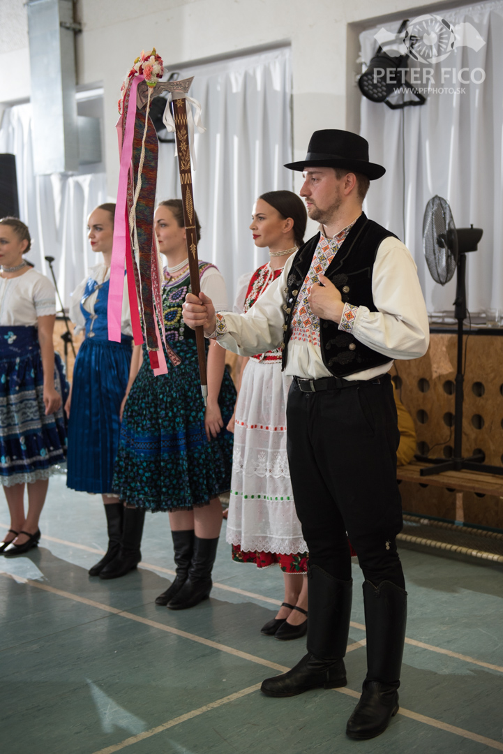 Krásne tradičné svadobné fotky v Bratislave. Peter Fico svadobný fotograf